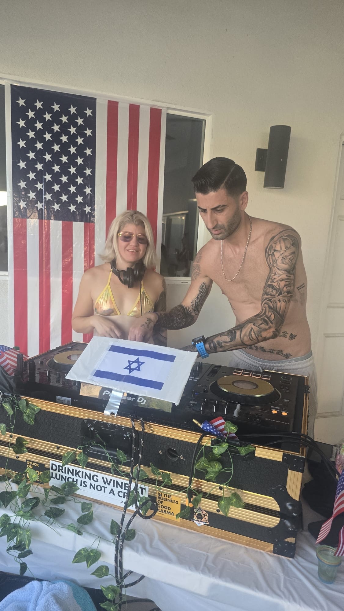 E_YAD on the decks